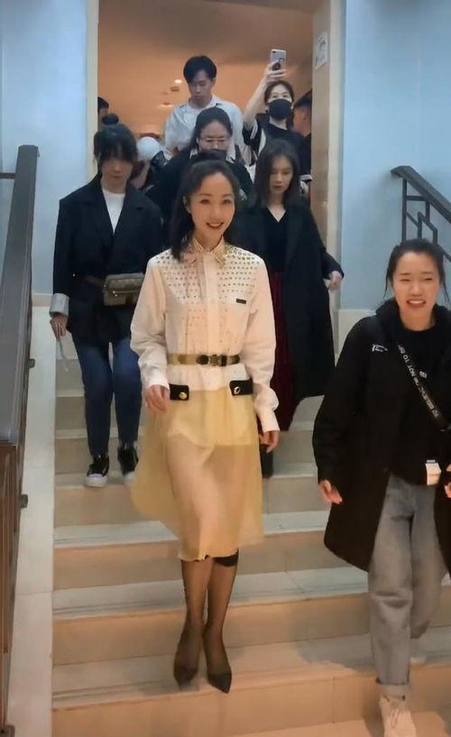 丝袜女市长韩雪,从平凡到非凡的蜕变之路