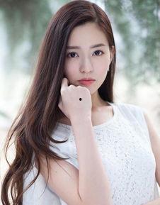 女15av,15岁少女的青春成长故事
