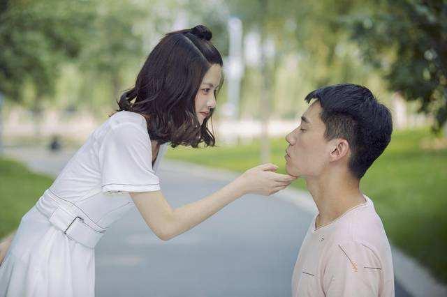 男女恋爱的视频,男女恋爱视频中的浪漫瞬间回顾